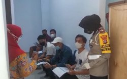 Kasat Lantas Maros Pantau dan Amankan Lalu Lintas di Lokasi Vaksinasi Presisi Mapolres Maros