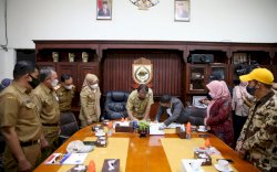 Walikota Danny Tandatangani Nota Kesepahaman Bersama KPU Makassar Tentang Kelurahan Peduli Pemilu dan Pemilu 