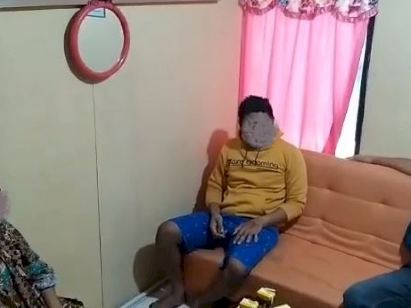 Suami di Pinrang Pergoki Istri Selingkuh di Dalam Rumah