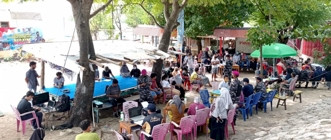 TNI AL gelar vaksinasi Covid-19 di Pulau Lae-lae.