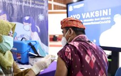 Dukung Pemerintah Berantas Pandemi, Civitas Academica Poltekpar Makassar Wajib Vaksin