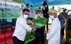 Serahkan Bantuan 20 Ribu Bibit, Mentan SYL Dorong Jeneponto Jadi Pengekspor Pisang