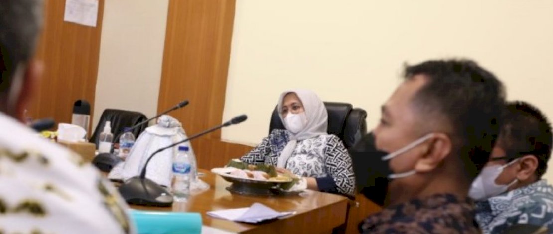 Fatmawati Rusdi, didampingi Kepala Inspektorat Makassar, Zainal Ibrahim, beserta perangkat daerah terkait di ruang rapat lantai 11, Menara Kantor Balai Kota Makassar, Kamis (10/6/2021).