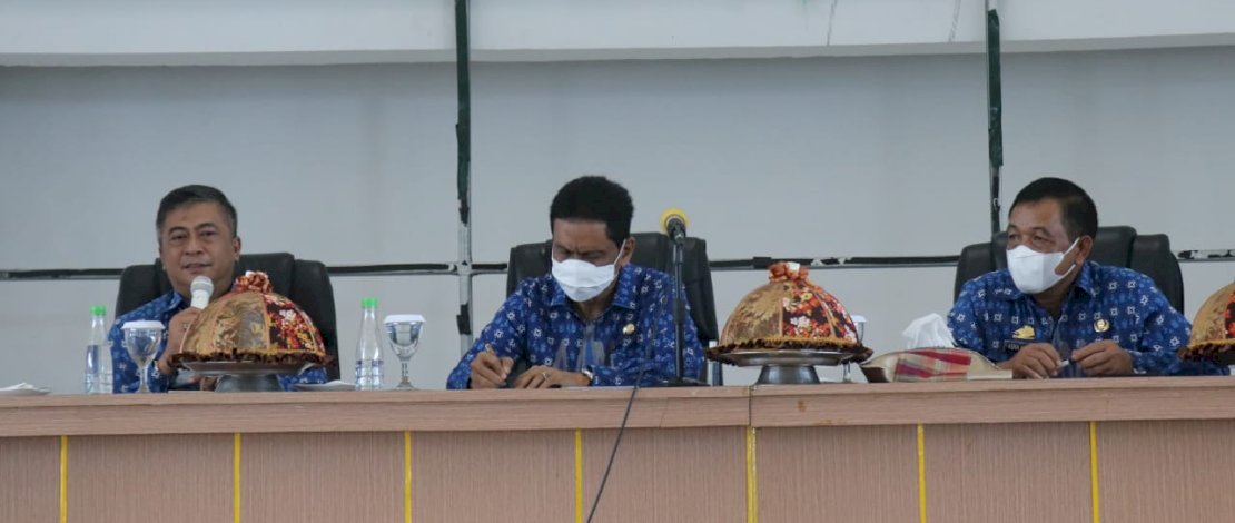 Suasana pertemuan membahas penanganan Covid-19 di Barru.