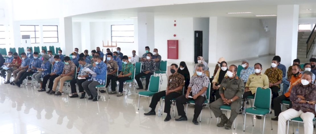 Suasana pertemuan membahas penanganan Covid-19 di Barru.