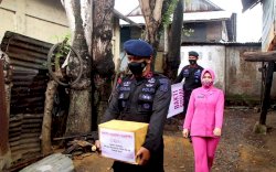 Sambut HKGB ke-69, Personel dan Bhayangkari Brimob Bone Santuni Warga Kurang Mampu