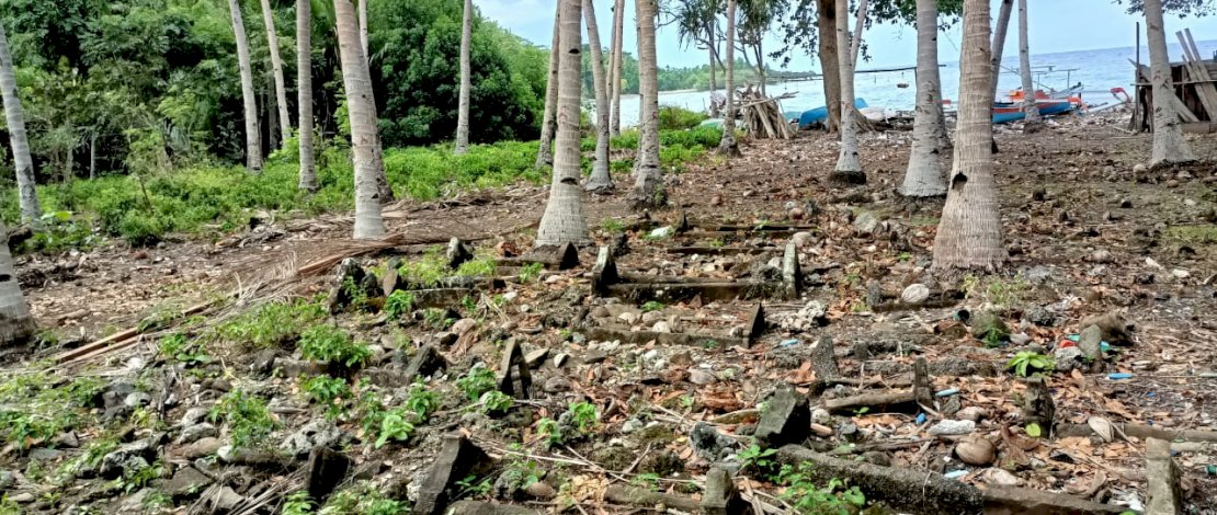 Makam tua di Kampung Tola, Kelurahan Bontobangun, Kecamatan Bontoharu, Kepulauan Selayar.