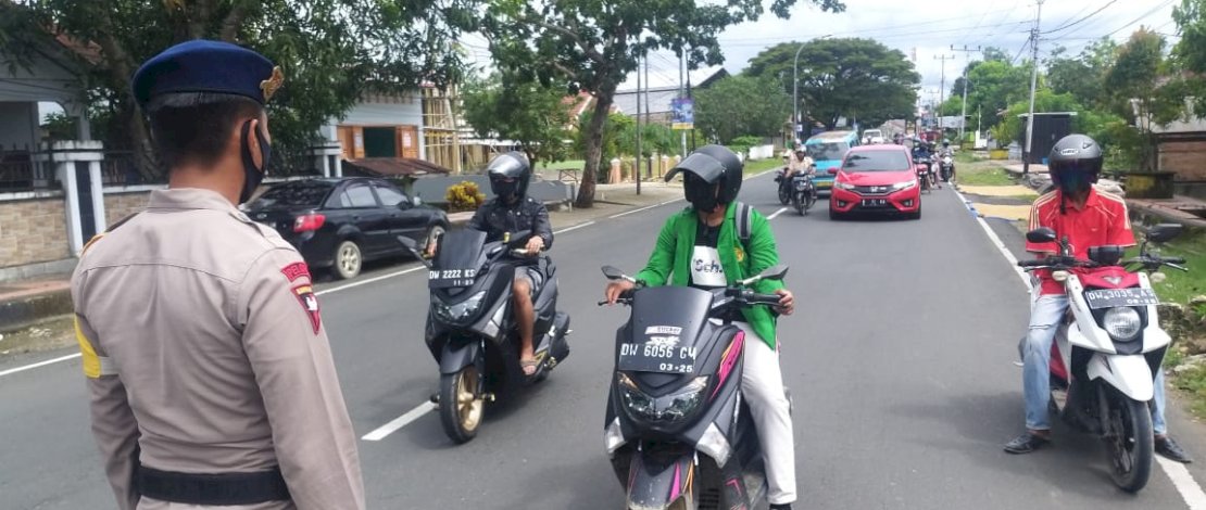 Hentikan Aktivitas, Hening Cipta untuk Korban COVID Juga Dilaksankan Personel Brimob Bone