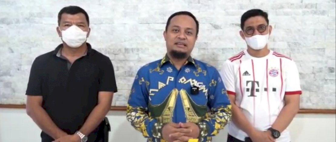 Pelaksana tugas Gubernur Sulsel, Andi Sudirman Sulaiman (tengah), bersama Bupati Bulukumba Andi Muchtar Ali Yusuf, dan Wakil Bupati Bulukumba Edi Manaf. Pelaksana tugas Gubernur Sulsel, Andi Sudirman Sulaiman (tengah), bersama Bupati Bulukumba Andi Muchtar Ali Yusuf, dan Wakil Bupati Bulukumba Edi Manaf.