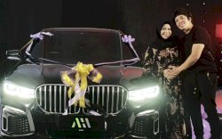 Atta Halilintar Hadiahkan Aurel Hermansyah Mobil Mewah Seharga Rp 2 Miliar 