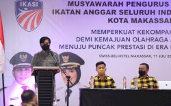 Terpilih Ketua IKASI Makassar, Firman Pagarra Upayakan Memasyarakatkan Olahraga Anggar