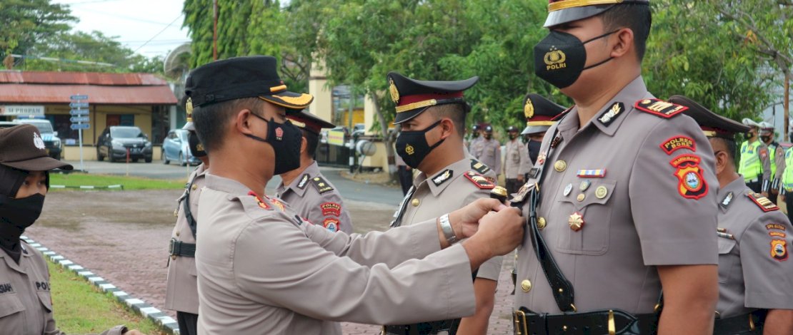 Suasana upacara sertijab di Polres Pinrang.