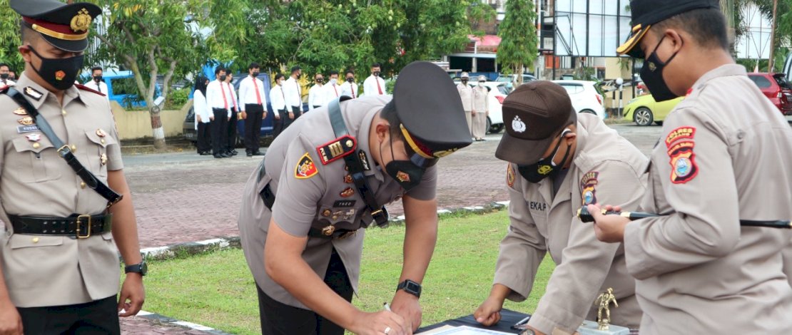 Suasana upacara sertijab di Polres Pinrang.