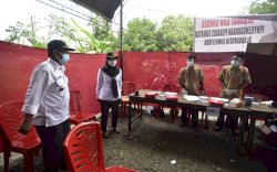 Tinjau Pilkades, Bupati Lutra Imbau Warga Patuhi Protkes