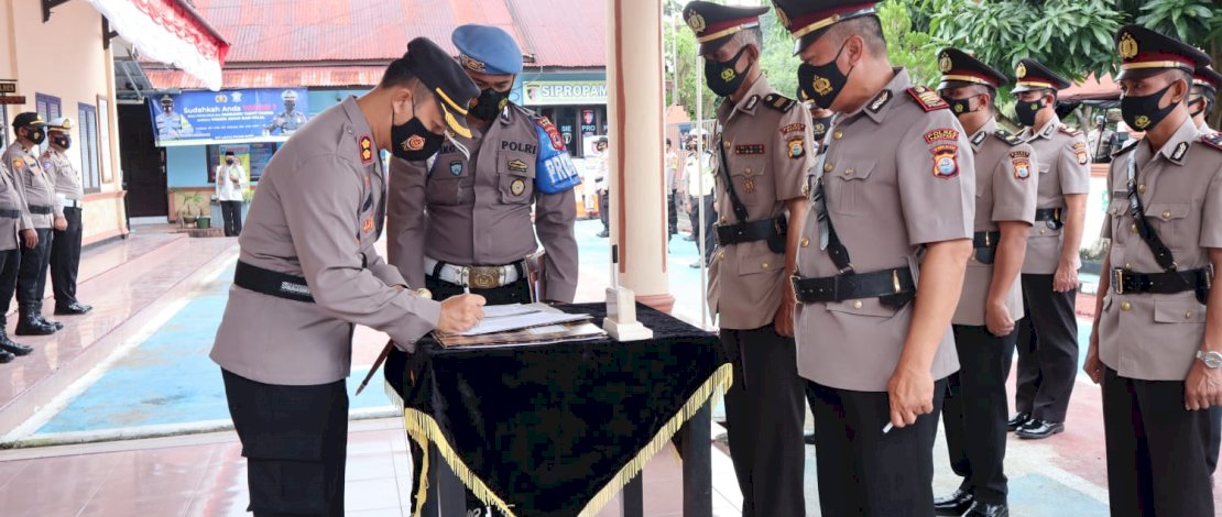 Suasana sertijab Kasat Res Narkoba di Polres Barru. Suasana sertijab Kasat Res Narkoba di Polres Barru.
