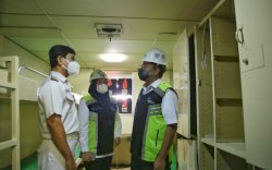 Danny - Fatma Tinjau Fasilitas Kapal Pelni Untuk Isolasi Apung 