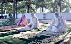 Bupati Luwu Utara Salat Idul Adha di Kediamannya dengan Jemaah Terbatas