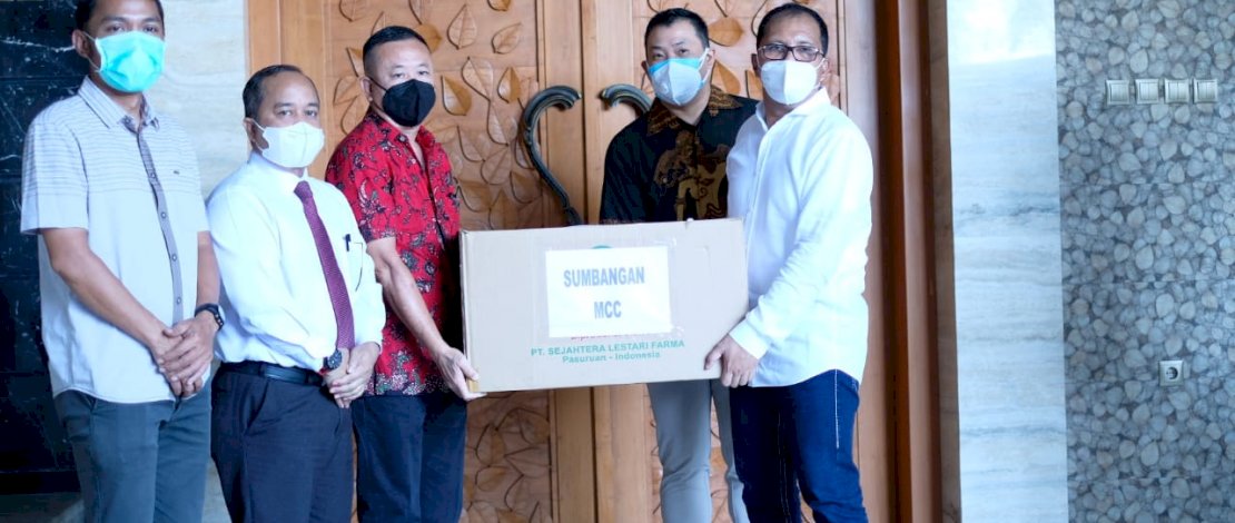 Penyerahan bantuan MCC untuk warga dan nakes di Kota Makassar, yang diterima langsung oleh Wali Kota Makassar, Jumat (23/7/2021).