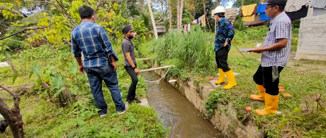 Wakil Bupati Luwu Utara, Suaib Mansur, meninjau kondisi terkini saluran pembuang dalam kota Masamba, Jumat (23/7/20121).