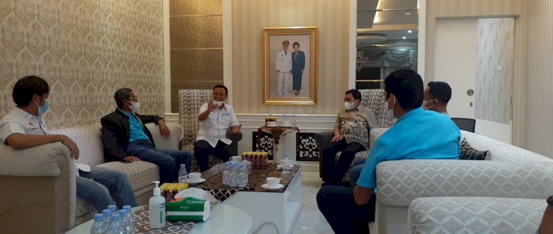 Ketua Partai Gelora Sulsel, Syamsari Kitta, saat bertemu Wakil Bupati Tana Toraja, dr Zadrak Tombeg. Ketua Partai Gelora Sulsel, Syamsari Kitta, saat bertemu Wakil Bupati Tana Toraja, dr Zadrak Tombeg.