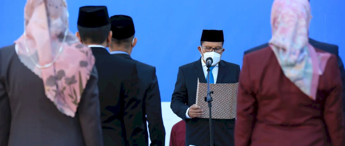 Pelantikan pejabat eselon II yang dilakukan Danny Pomanto didampingi Fatmawati Rusdi, Senin (26/7/2021).