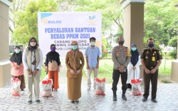 Dampak PPKM Level 3, Warga Luwu Utara Terima Bantuan Beras 10 Kg per Keluarga