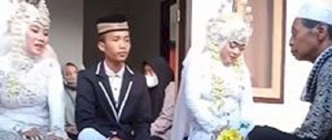 Korik (tengah) menikahi dua wanita sekaligus, Yun dan Khusnul.