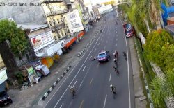 Video Detik-detik Mobil Rescue Tabrak Lari Pesepeda di Jl Nusantara Makassar Viral