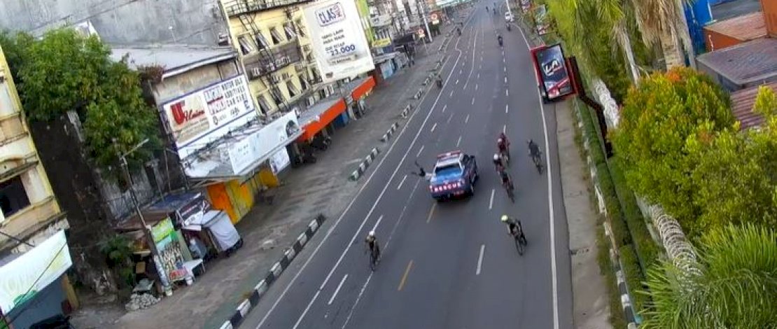 Mobil penabrak pesepeda di Jl Nusantara, Kota Makassar pada Rabu, 28 Juli 2021 lalu.