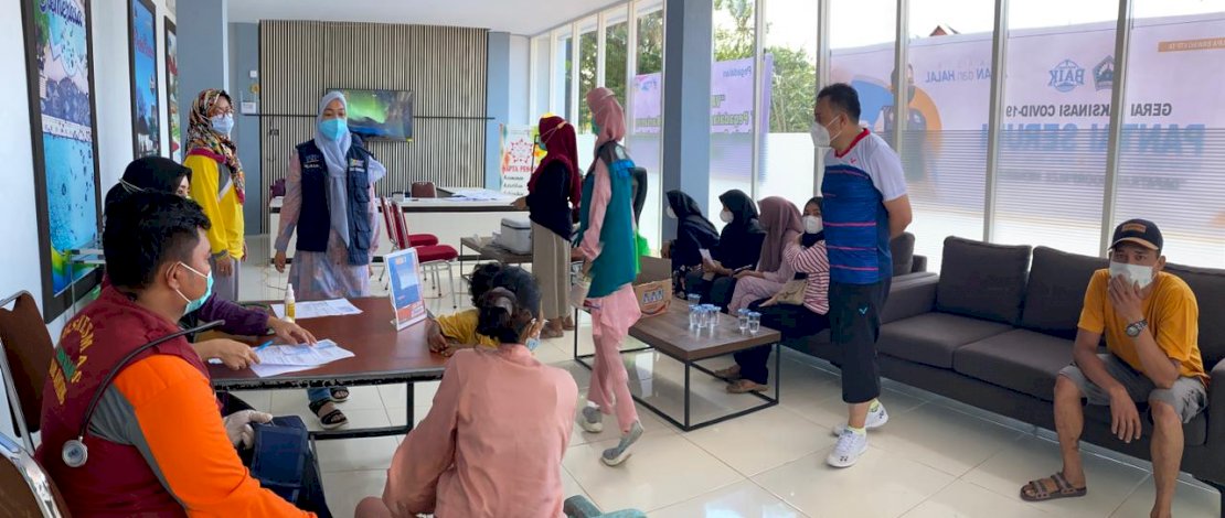 Buka Sabtu dan Minggu, Pemkab Bantaeng Buka Gerai Vaksinasi di Pantai Seruni