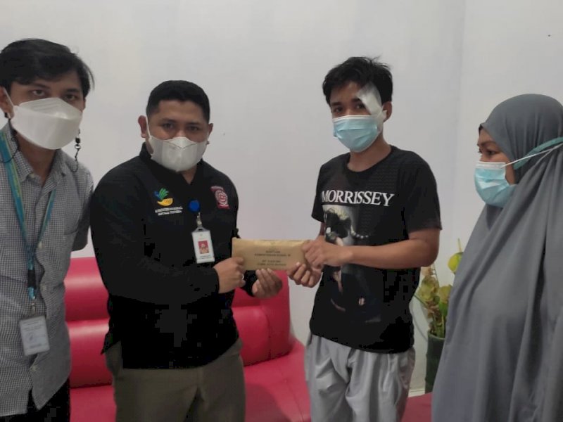 Mensos Berikan Bantuan Untuk Korban Kecelakaan Sepeda Yang Viral di Makassar