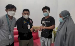 Mensos Berikan Bantuan Untuk Korban Kecelakaan Sepeda Yang Viral di Makassar