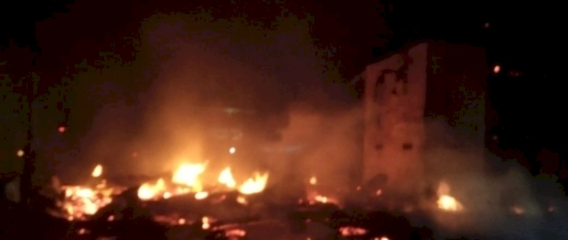 Kebakaran melanda 4 rumah di Pinrang. Satu orang meninggal.