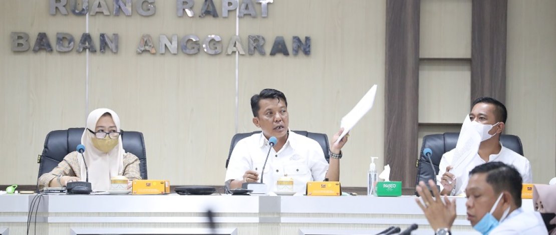 Panitia Khusus Ranperda Rencana Pembangunan Jangka Menengah Daerah (RPJMD) Kota Makassar Tahun 2021-2026, melakukan pertemuan ketiga, di Ruang Badan Anggaran DPRD Makassar, Jumat, 30 Juli 2021.