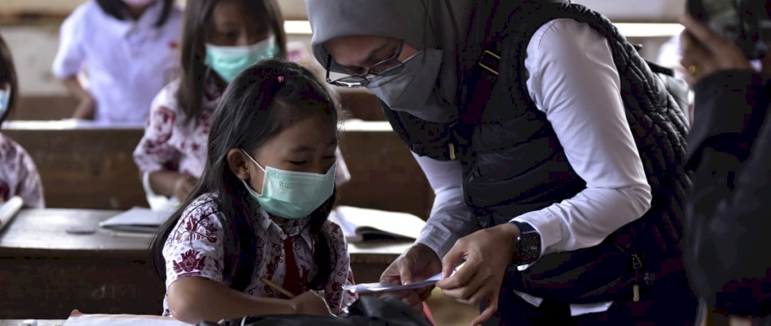 Bupati Luwu Utara Indah Putri Indriani mengunjungi UPT SD Negeri 072 Eno. Rabu (04/08/2021)