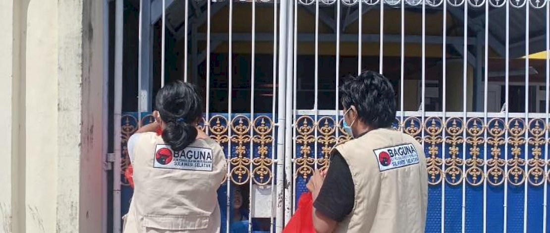 Baguna PDIP Sulsel telah seminggu ini bergerak membagikan paket makanan untuk warga yang menjalani isolasi mandiri. Baguna PDIP Sulsel telah seminggu ini bergerak membagikan paket makanan untuk warga yang menjalani isolasi mandiri.