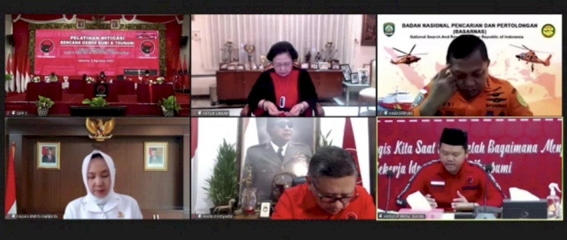 Dokter Fadli Ananda saat memimpin doa dalam kegiatan Pelatihan Mitigasi Gempa Bumi dan Tsunami yang digelar secara virtual, Jumat (6/8/2021).