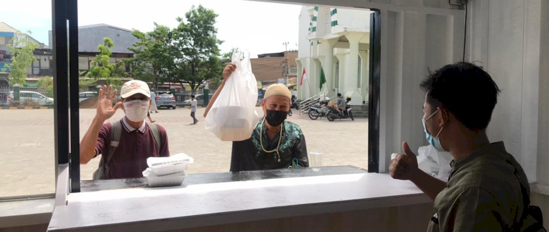 Program Kotak Berbagi, di Masjid Darul Muttaqin, Minasaupa, Makassar, Jumat, 6 Agustus 2021. 