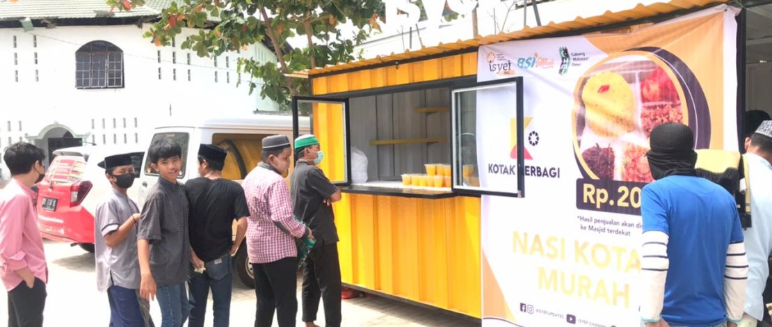 Program Kotak Berbagi, di Masjid Darul Muttaqin, Minasaupa, Makassar, Jumat, 6 Agustus 2021. 