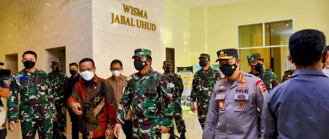 Panglima TNI dan Kapolri Tinjau Fasilitas Isolasi Terintegrasi di Asrama Haji Sudiang