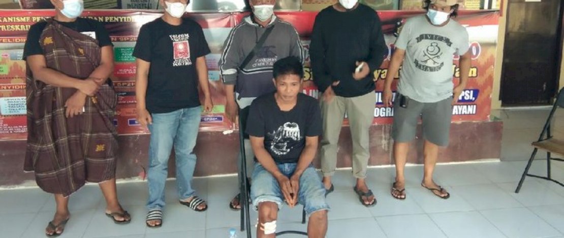 RS saat diamankan. Terpaksa dilumpuhkan dengan timah panas karena melawan saat akan ditangkap.