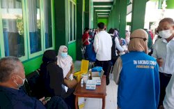 Ramai-ramai ke Kemenag Pinrang untuk Vaksin, Warga Kecele karena Tidak untuk Umum