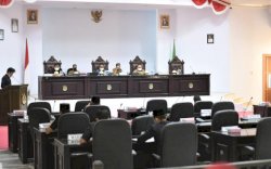 Hadiri Pandangan Umum Fraksi DPRD Terkait RPJMD 2021&ndash;2026, Wabup Lutra: Banyak Saran Banyak Solusi