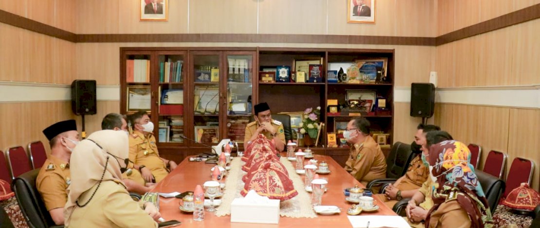 Bupati Barru, Suardi Saleh mengumpulkan para camat untuk koordinasi penanganan Covid-19, jelang HUT RI.