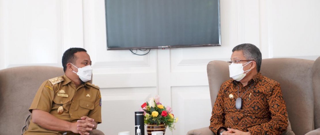 Plt Gubernur Sulsel, Andi Sudirman Sulaiman bersama Taufan Pawe. IST