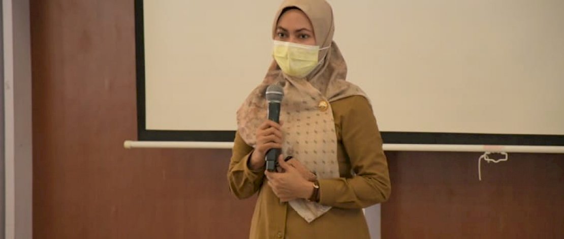 Indah Putri Indriani saat meluncurkan pekan vaksinasi Kemenag.