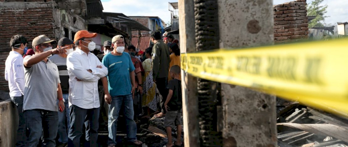 Temui Korban Kebakaran di Jl M Tahir, Wali Kota Makassar Pastikan Kebutuhan Warga Terpenuhi