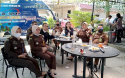 Dialog Interaktif Lewat 'Ngobrol Pintar' Radio Rewako FM dengan Kejari Gowa