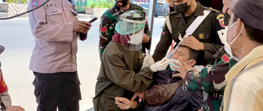 Swab on the road yang digelar di perbatasan Makassar-Maros.