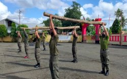 Senam Unik Ala Brimob Bone Untuk Jaga Kekuatan Fisik Dan Kekompakan